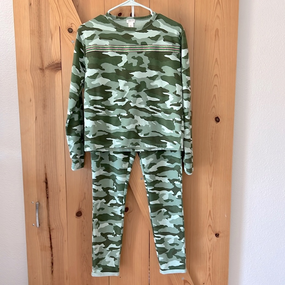NWOT J.crew crewcuts girls sweat suit in camo. Top is size xl, bottom size xxl